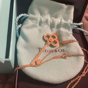 Rose golf. 18in chain been in the dust bag for 8 months. Worn twice